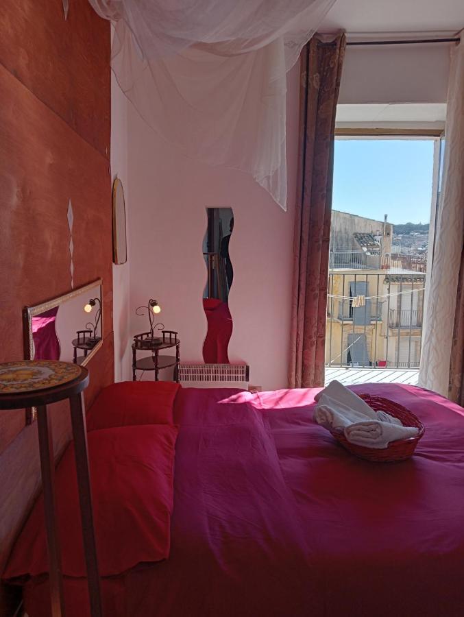 Casa Vacanze Il Girasole Caltagirone Luaran gambar